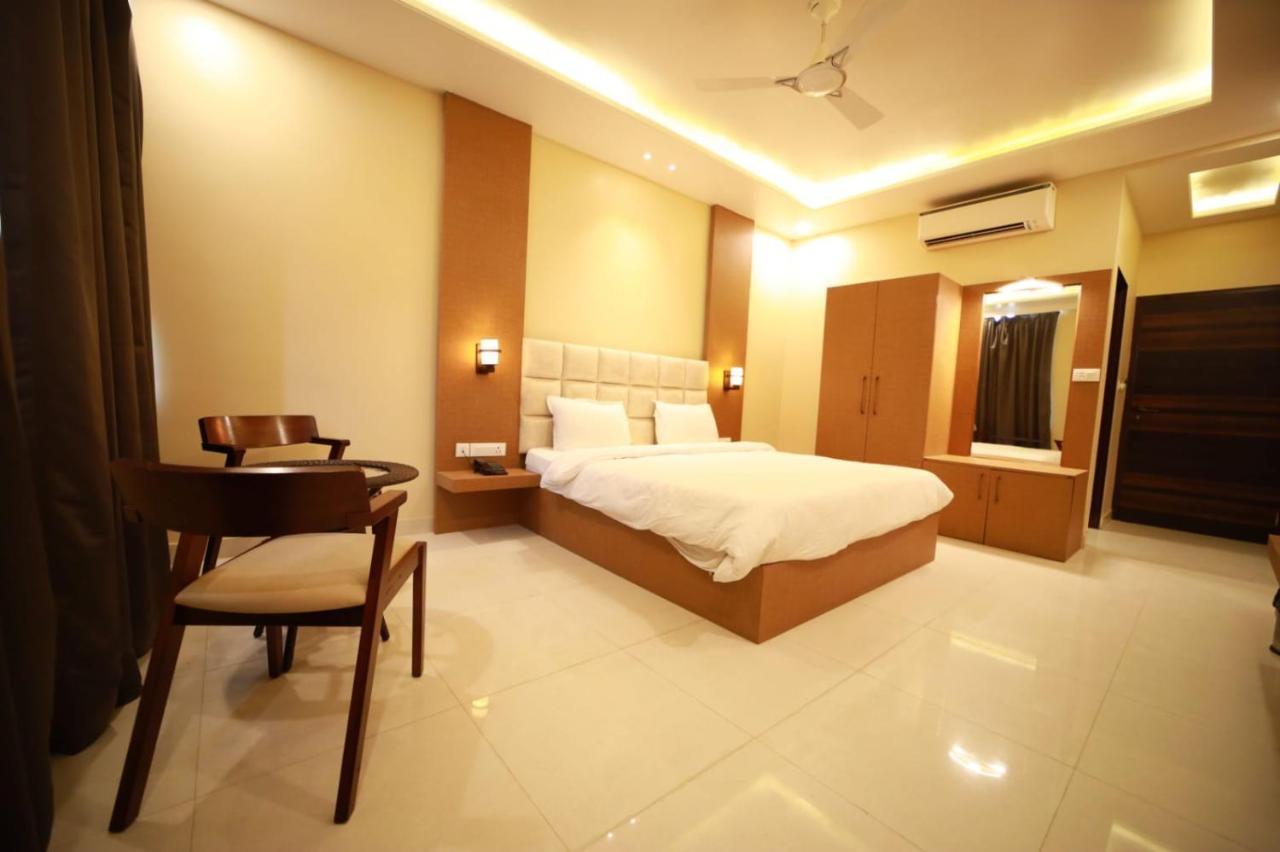Hotel Neerja Inn Divisione di Divisione di Jaipur Esterno foto