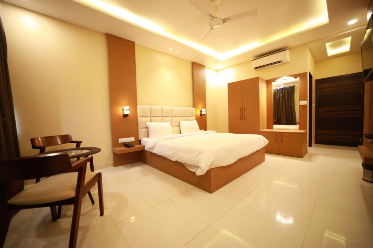 Hotel Neerja Inn Divisione di Divisione di Jaipur Esterno foto